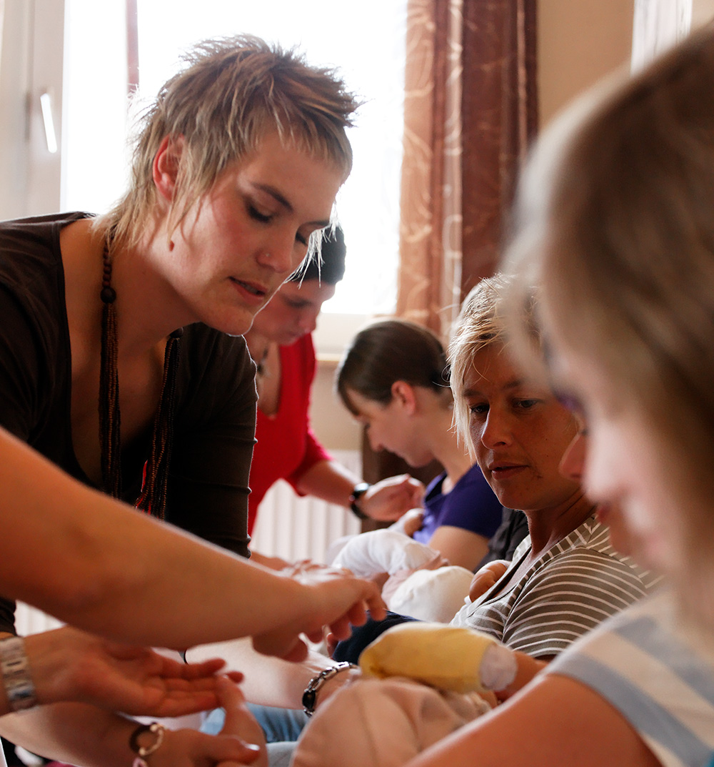 Petra Hecht im Geburtsvorbereitungskurs